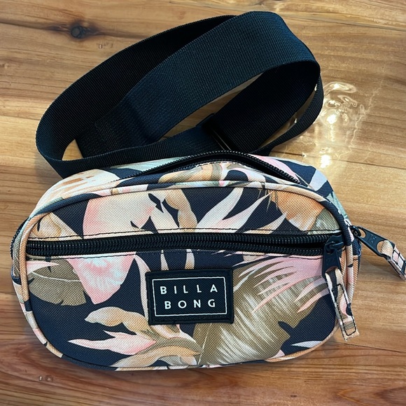 Billabong Handbags - BILLABONG waist belt Fanny pack NWOT